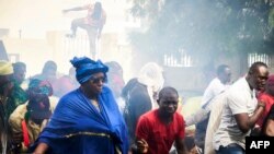 Civilians gesture and shout slogans as they protest against the lack of transparency of the presidential election's campaign, on June 2, 2018 in Bamako. 