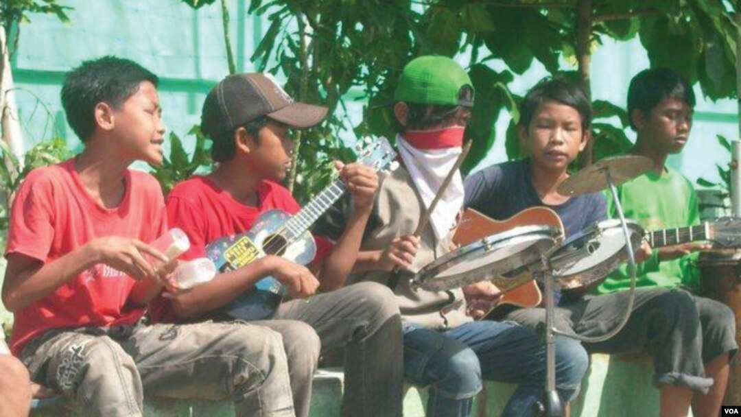 Anak-anak jalanan yang mendapat bantuan dari Hope 4 Our Children