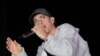 Eminem califica de racista a Trump en un video