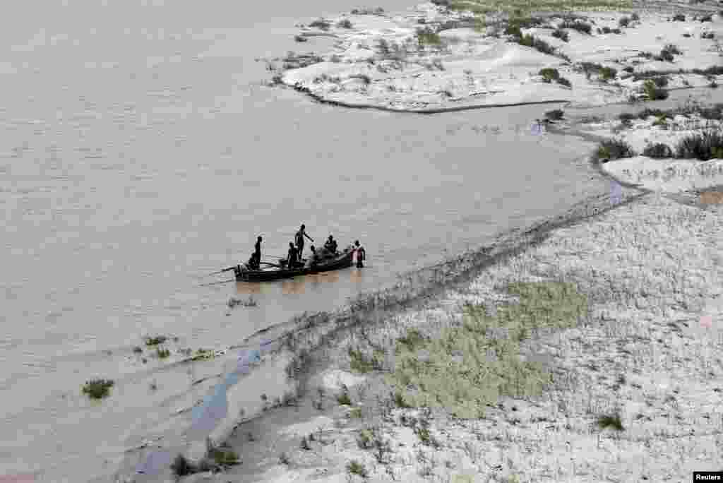 Fishermen prepare to leave for fishing along the Indus River in Hyderabad, Pakistan.