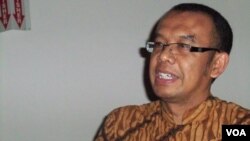 Juru bicara Kementerian Komunikasi dan Informatika Gatot Dewabroto (VOA/Budi Nahaba)