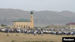 Похороны шейха Накшбандийского и Шазилийского тарикатов Саида-афенди аль-Чиркави. Чиркей, Дагестан.
