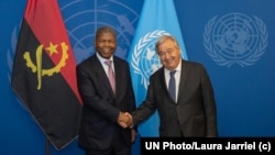 O Secretário-Geral António Guterres (à direita) reúne-se com João Manuel Gonçalves Lourenço, Presidente da República de Angola.