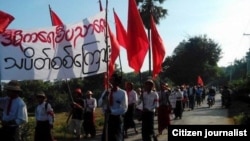 အမျိုးသားပညာရေးဥပဒေကန့်ကွက် လမ်းလျှောက် သပိတ်မှောက် နေတဲ့ ကျောင်းသားများ (ဓာတ်ပုံ-မာတင်ဆွေ FB)