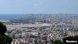 Bandara Internasional Beirut-Rafic Al Hariri, terlihat dari Deir Qoubil, Lebanon, 4 Agustus 2024. (Emilie Madi/REUTERS)