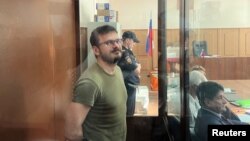 Российский оппозиционный политик Илья Яшин в судебном заседании в Москве