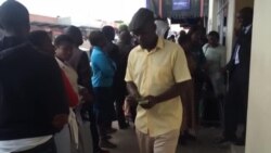 Long Bank Queues Continue in Zimbabwe