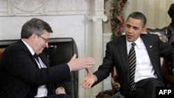 Президенты Барак Обама и Бронислав Коморовский (слева). Белый дом. Вашингтон. 8 декабря 2010 года