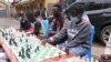 Le jeu d’échecs fait rêver les jeunes des quartiers défavorisés de Nairobi