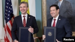 Державний секретар США Марко Рубіо та міністр закордонних справ Литви Кястутіс Будріс підписують меморандум про взаєморозуміння щодо критично важливих мінералів, Вашингтон, 17 вересня 2026, Reuters