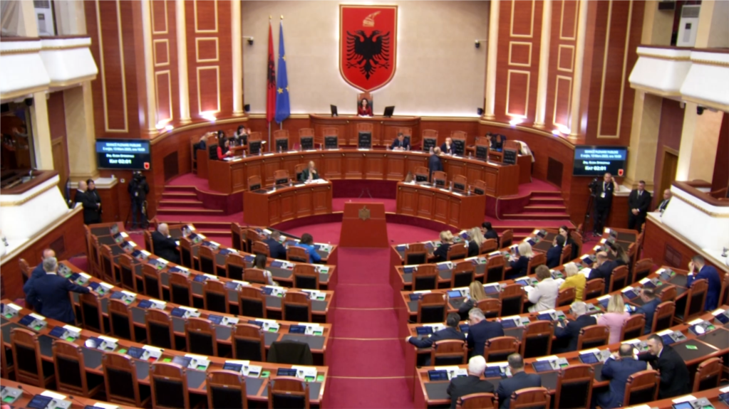 Shqipëri, listat e kandidatëve për deputetë nxisin debate