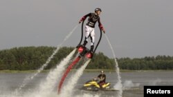 Une démonstration d'un "jetpack"