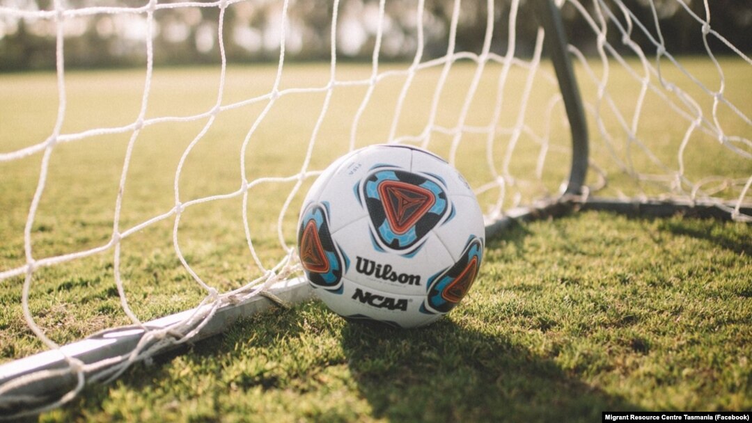 Pusat Informasi Migran Tasmania menggelar program beasiswa sepak bola Remaja Multibudaya Tasmania tahun 2020. (Photo: Facebook/Migrant Resource Centre Tasmania) 