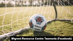 Pusat Informasi Migran Tasmania menggelar program beasiswa sepak bola Remaja Multibudaya Tasmania tahun 2020. (Photo: Facebook/Migrant Resource Centre Tasmania) 