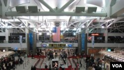 Kedua tersangka ditangkap di bandara John F. Kennedy, New York Sabtu malam.