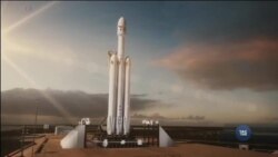 Ілон Маск запускає на орбіту найбільшу та найпотужнішу ракету Falcon Heavy. Відео