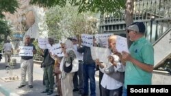 تجمع اعتراضی بازنشستگان تهران در مقابل سازمان تامین اجتماعی (یکشنبه ۴ مرداد)