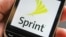 도널드 트럼프 당선인은 28일 스프린트 사가 해외에서 5천 개의 일자리를 되가져 올 것이라고 밝혔다.