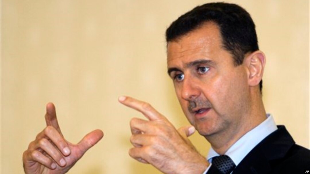Presiden Bashar al-Assad mengatakan, pemberontakan terhadap pemerintahnya adalah persekongkolan yang dilancarkan para ekstremis yang didukung pihak luar, dan mengatakan, kekerasan itu dilakukan “geng-geng bersenjata dan kelompok-kelompok teroris yang didukung al-Qaeda (foto: Dok).
