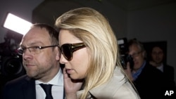 Cô Yevgenia Tymoshenko, con gái của cựu thủ tướng Ukraina đến trụ sở của đa Đảng Dân Chủ Tự do của Đức ở Berlin hôm 7/5/12