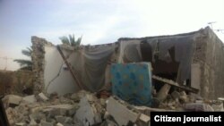 İran'daki şiddetli depremde yıkılan bir köy evi