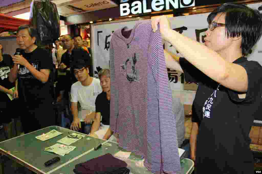 香港多个团体在旺角举办悼念李旺阳“被自杀”一周年（美国之音海彦拍摄）