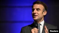 Fransa Cumhurbaşkanı Macron, “Bu yasayı geri çekmek aşırı sağın işine yarar, ne pahasına olursa olsun bu yasa geçecek” talimatını verdi.