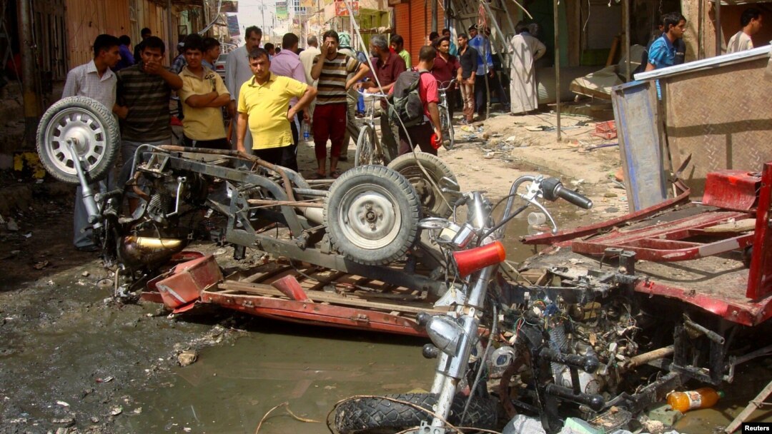 Hiện trường sau vụ đánh bom tại một ngôi chợ ở Diwaniya, 95 dặm về phía nam thủ đô Baghdad, ngày 3/7/2012