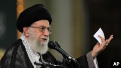 Pemimpin tertinggi Iran Ayatollah Ali Khamenei berpidato dalam sebuah pertemuan di Teheran. (Foto: Dok)