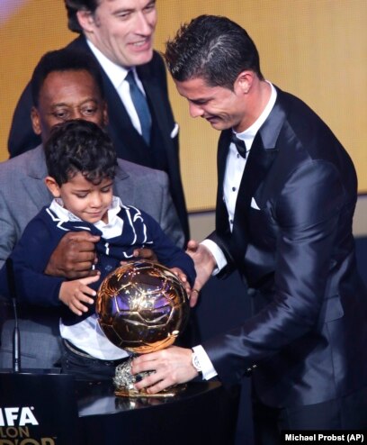 Cristiano Ronaldo é o vencedor do Bola de Ouro 2013 da Fifa