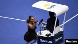 Serena Williams of the United States yells at chair umpire Carlos Ramos in the women's final against Naomi Osaka of Japan at the 2018 U.S. Open tennis tournament in New York, Sept. 8, 2018. (D. Parhizkaran/USA Today) 