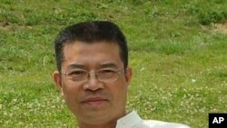 ນາຍ Chen Xi ຜູ້ຄັດຄ້ານລັດຖະບານຈີນທີ່ຖືກສານຕັດສິນລົງໂທດ
ຈໍາຄຸກ 10 ປີ.
ວັນທີ 26 ທັນວາ 2011.