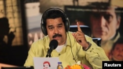 Nicólas Maduro manda encerrar estações de rádio. 