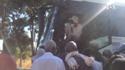 No Social DIstancing, Few Masks As Zimbabweans Jostle for Bus Ride