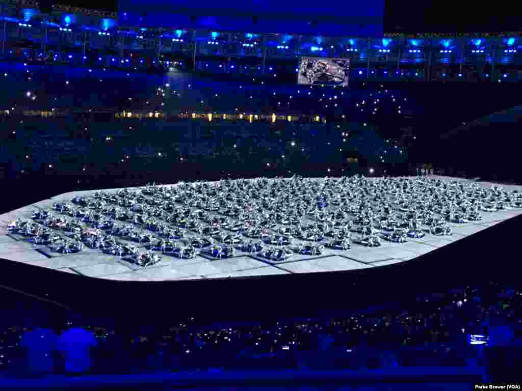 Pontapé de saída da cerimónia de abertura dos Jogos Olímpicos 2016, no estádio do Maracanã, no Rio de Janeiro, Brasil, Ago. 5, 2016.