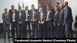 Ba Léopards ya baskatball baye balongaki édition ya yambo ya AfroCan bayambami na mokonzi ya mboka Félix Tshisekedi, na cité ya union africaine, Kinshasa, 3 août 2019. (Facebook/Léopards Basket)