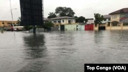 Le quartier résidentiel de Limete sous les eaux d’inondations, à Kinshasa, le 4 janvier 2017. (VOA/TopCongo)