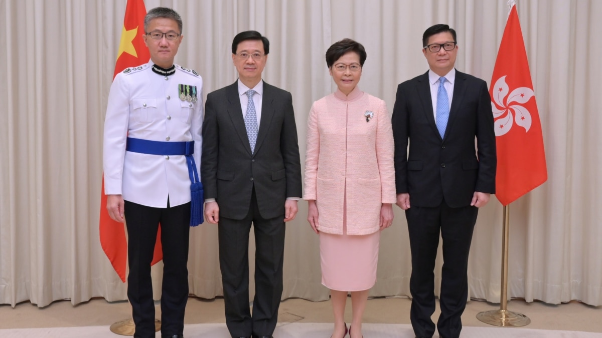 香港政府高层人事重组 警察出身官员升任公务员之首被指武官治港