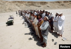 Afghan villagers pray for the victims of a roadside bomb in Laghman province June 3, 2013.