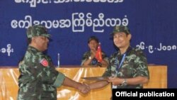 ကိုကျော်ကို ABSDF ဦးဆောင် ဗဟိုကော်မတီဝင် (ညာဘက်)