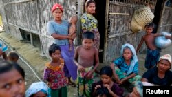 Hàng trăm ngàn người Rohingia sinh sống trong các cộng đồng bị cô lập và nằm trong số những khối dân bị ngược đãi và kỳ thị nhiều nhất trên thế giới.