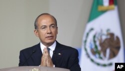 El expresidente Felipe Calderón ya está en el proceso de establecer su residencia en Estados Unidos.