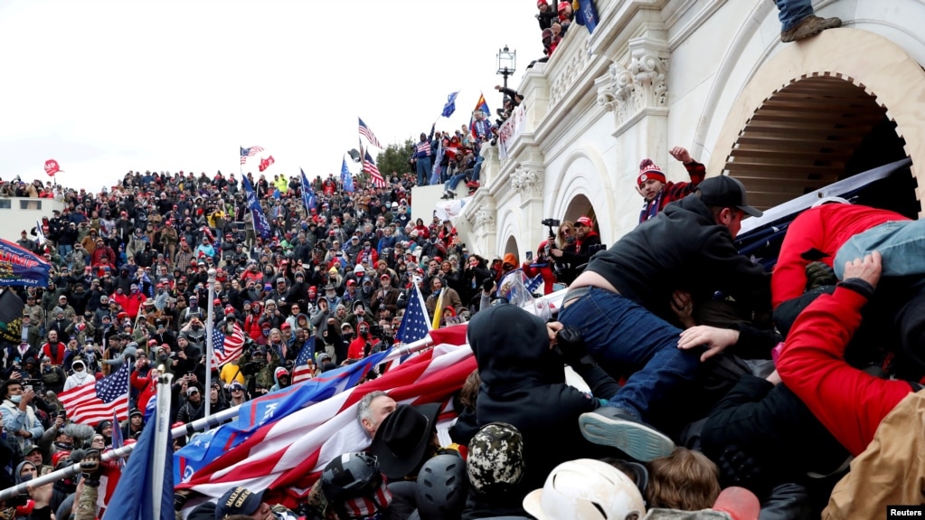 Штурм Капитолия в Вашингтоне, 6 января 2021 г. (фото REUTERS/Shannon Stapleton)