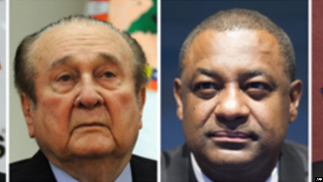 Eksekutif FIFA, Nicolas Leoz (kiri) dan Jeffrey Webb (kanan).