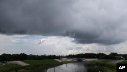 Awan hujan di atas langit New Orleans, 10 Agustus 2017.