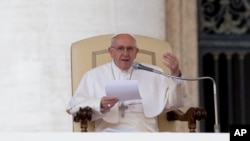 Ðức giáo hoàng Phanxicô phát biểu trước các tín đồ ở Quảng trường St.Peter ở Vatican hôm 16/3.