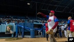 ARCHIVO - Cuba observó ante Colombia la inscripción de un equipo de béisbol de jugadores fuera de la isla que buscaba representarla en un encuentro deportivo en el país sudamericano.