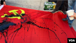 中共党旗被泼墨