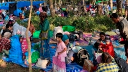 ကရင်ပြည်နယ်အတွင်း တိုက်ပွဲတွေကြောင့် ထိုင်းနိုင်ငံဘက် ထွက်ပြေးတိမ်းရှောင်နေရတဲ့ စစ်ဘေးဒုက္ခသည်များ။ (ဒီဇင်ဘာ ၂၀၂၁)