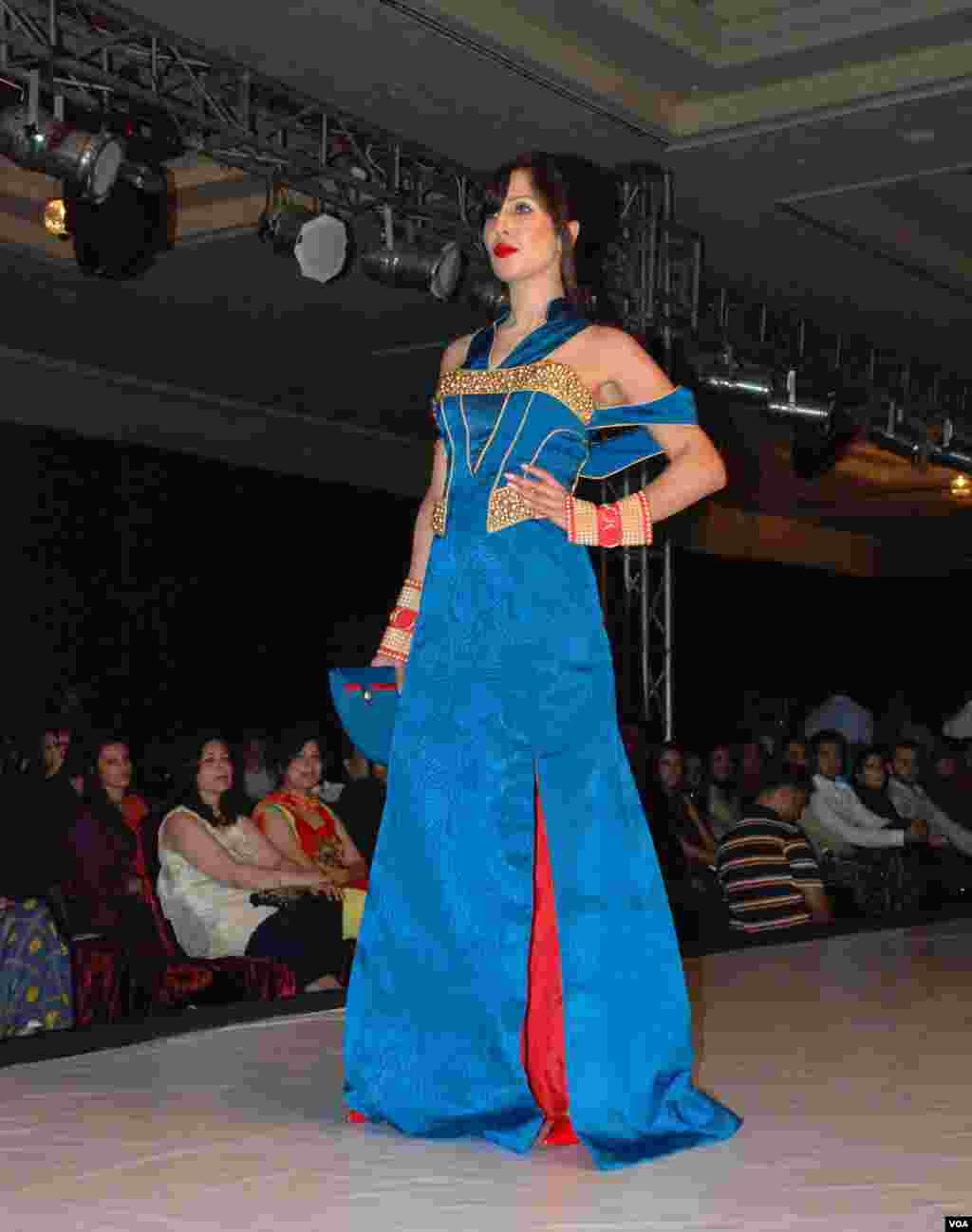 اس  فیشن ویک میں پاکستان کے بیشتر ڈیزائنرز سمیت غیر ملکی ممبران  نے بھی شرکت کی۔